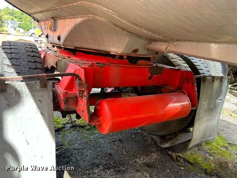 image for item NQ9826 1983 Clough  tank trailer