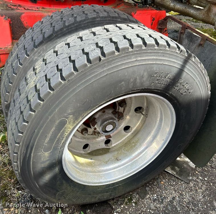 image for item NQ9826 1983 Clough  tank trailer