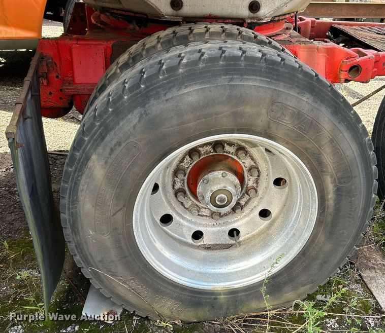 image for item NQ9826 1983 Clough  tank trailer