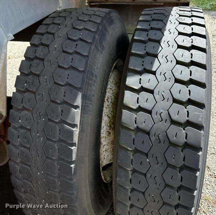 image for item NQ9826 1983 Clough  tank trailer