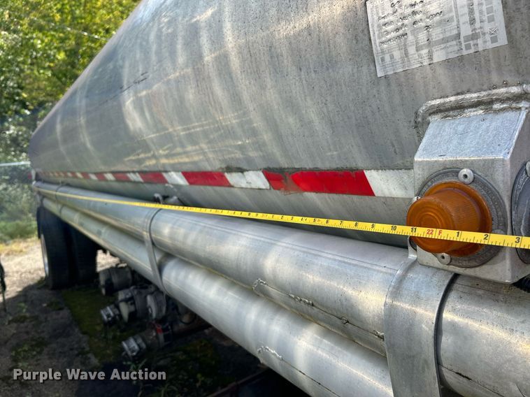 image for item NQ9826 1983 Clough  tank trailer