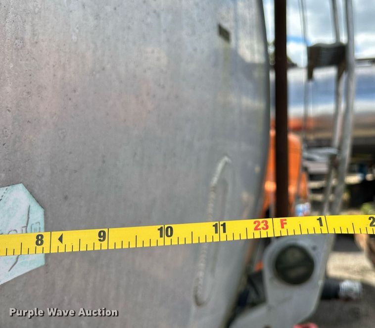 image for item NQ9826 1983 Clough  tank trailer