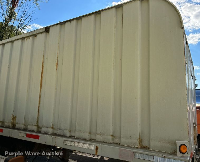 image for item NQ9832 1990 Brown  refuse trailer