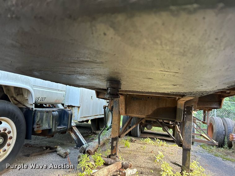 image for item NQ9832 1990 Brown  refuse trailer