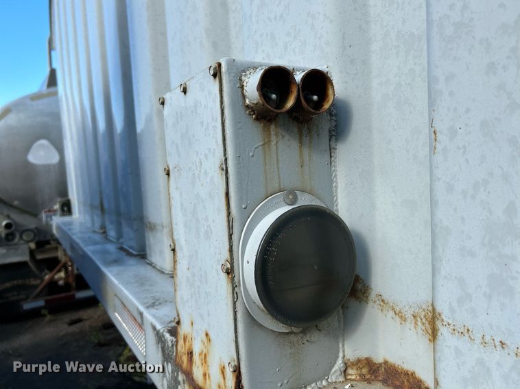 image for item NQ9832 1990 Brown  refuse trailer