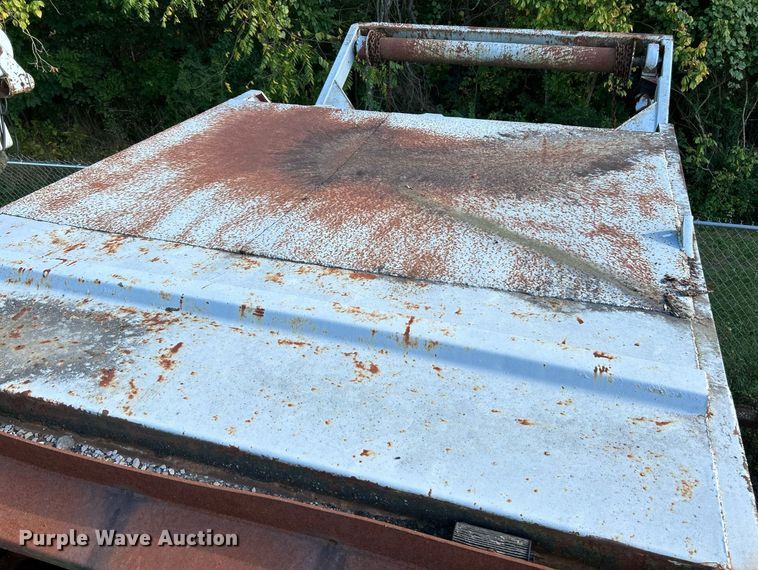 image for item NQ9832 1990 Brown  refuse trailer
