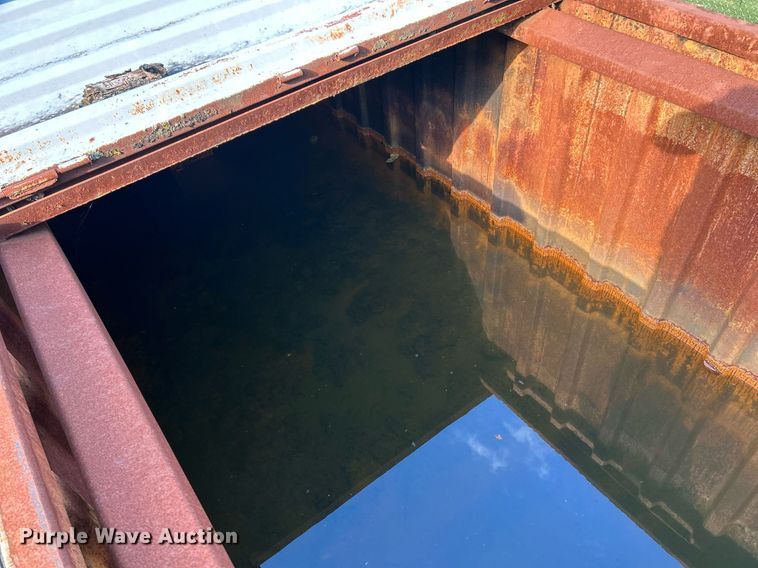 image for item NQ9832 1990 Brown  refuse trailer