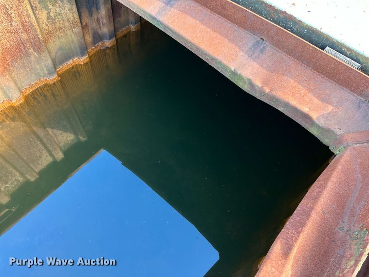 image for item NQ9832 1990 Brown  refuse trailer