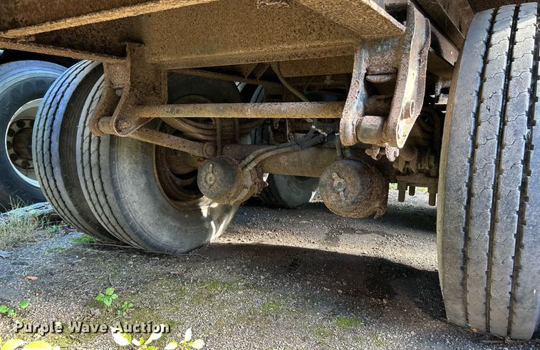 image for item NQ9832 1990 Brown  refuse trailer