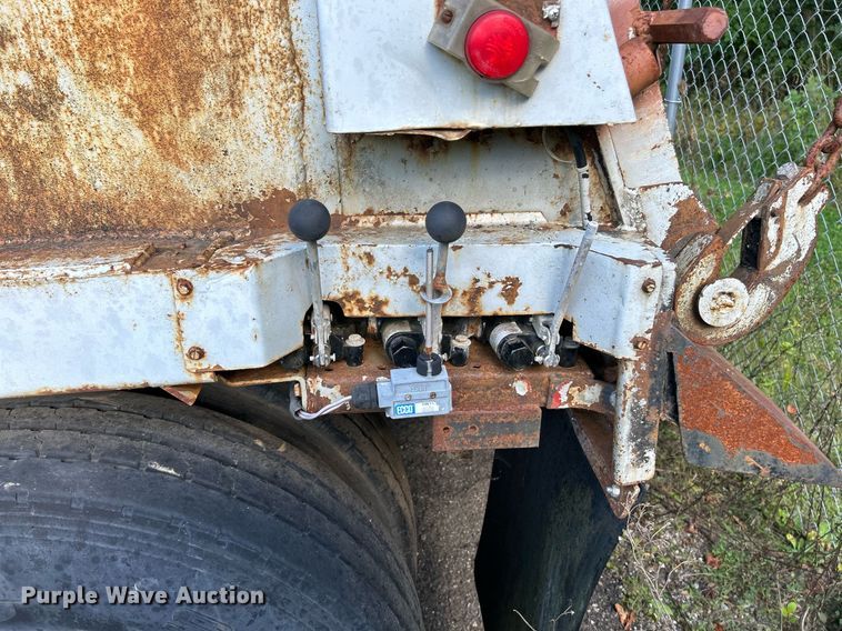 image for item NQ9832 1990 Brown  refuse trailer