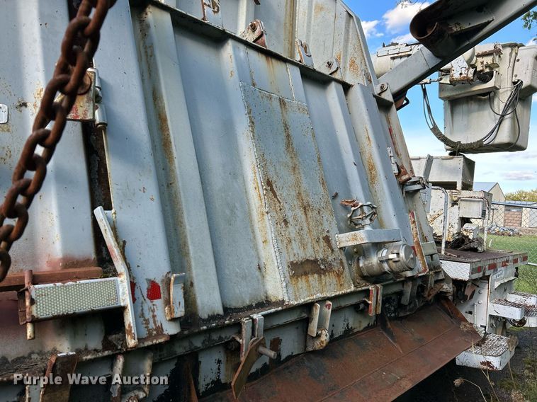 image for item NQ9832 1990 Brown  refuse trailer