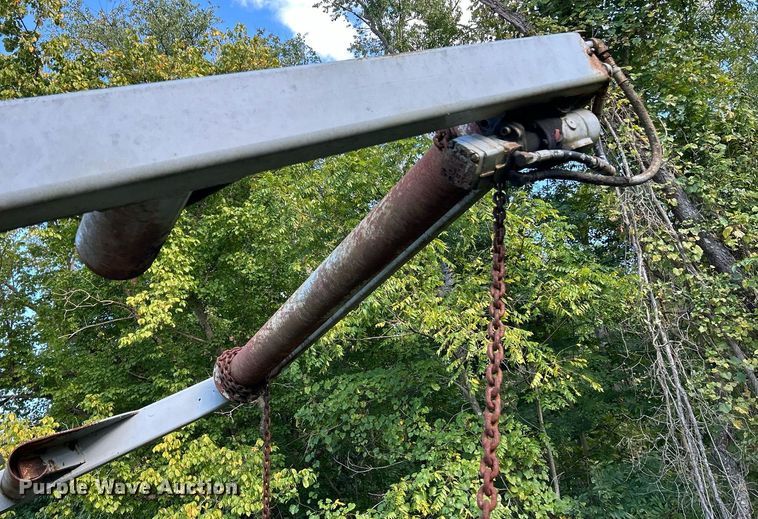 image for item NQ9832 1990 Brown  refuse trailer