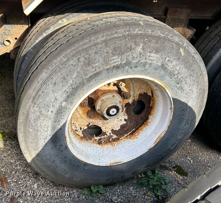 image for item NQ9832 1990 Brown  refuse trailer