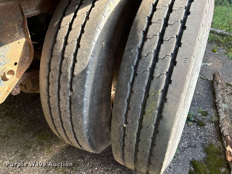 image for item NQ9832 1990 Brown  refuse trailer