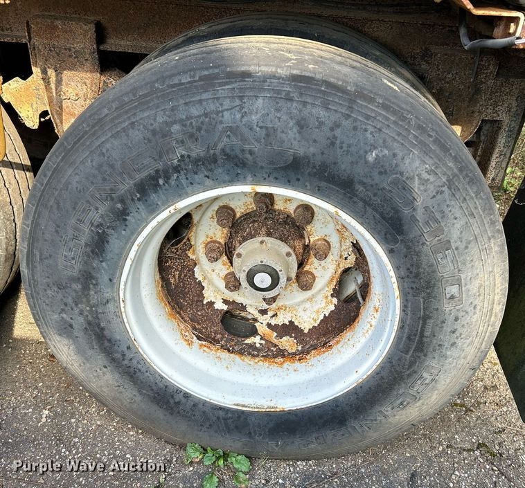 image for item NQ9832 1990 Brown  refuse trailer