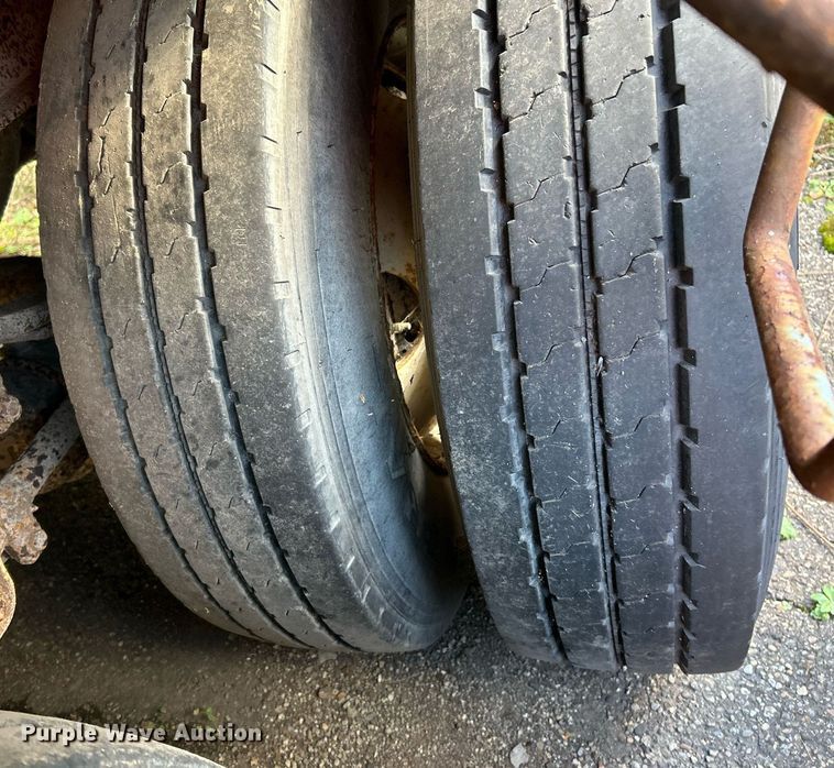 image for item NQ9832 1990 Brown  refuse trailer