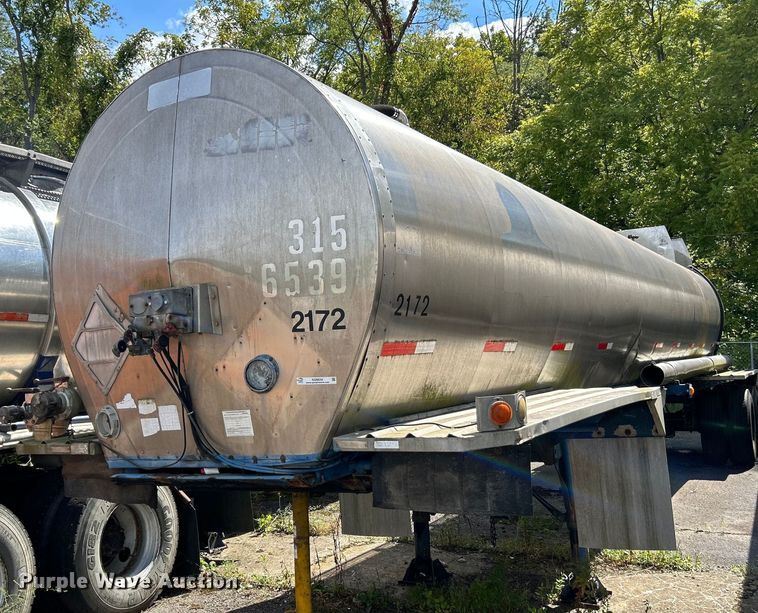 image for item NQ9834 1978 Heil  tank trailer