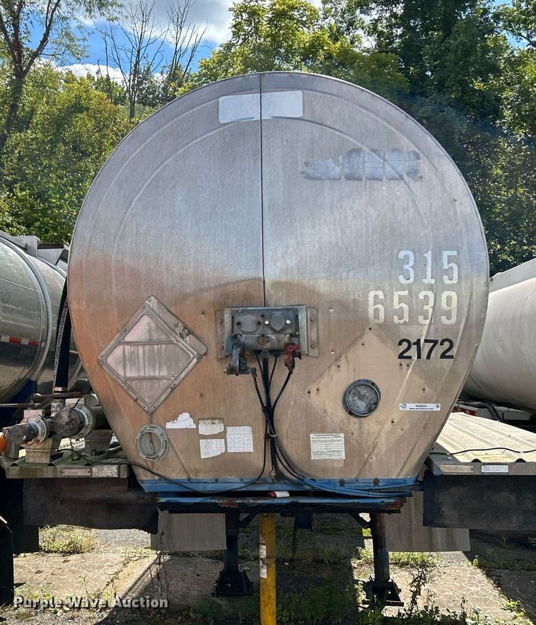 image for item NQ9834 1978 Heil  tank trailer