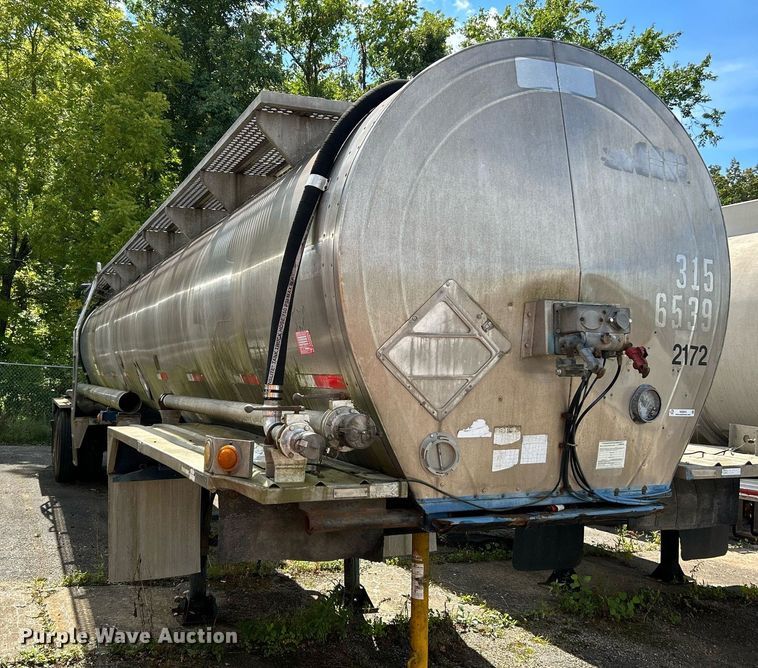 image for item NQ9834 1978 Heil  tank trailer