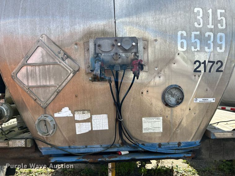 image for item NQ9834 1978 Heil  tank trailer