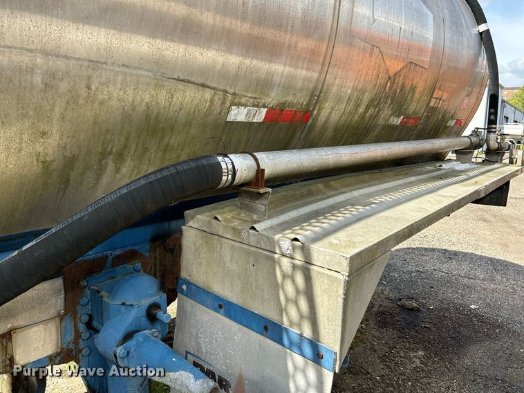 image for item NQ9834 1978 Heil  tank trailer