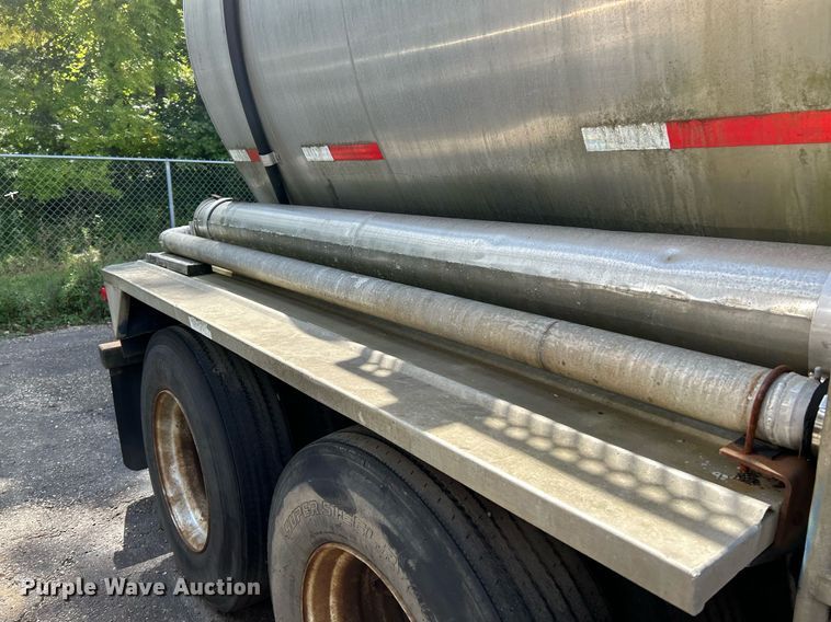 image for item NQ9834 1978 Heil  tank trailer