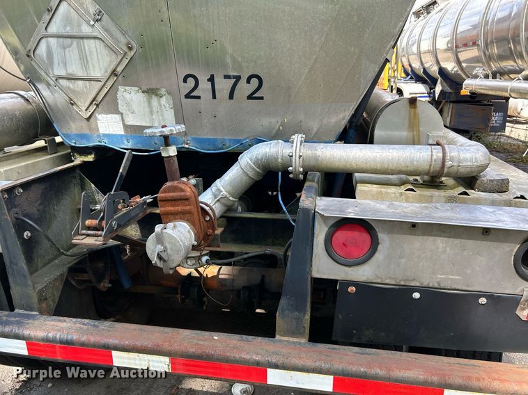 image for item NQ9834 1978 Heil  tank trailer