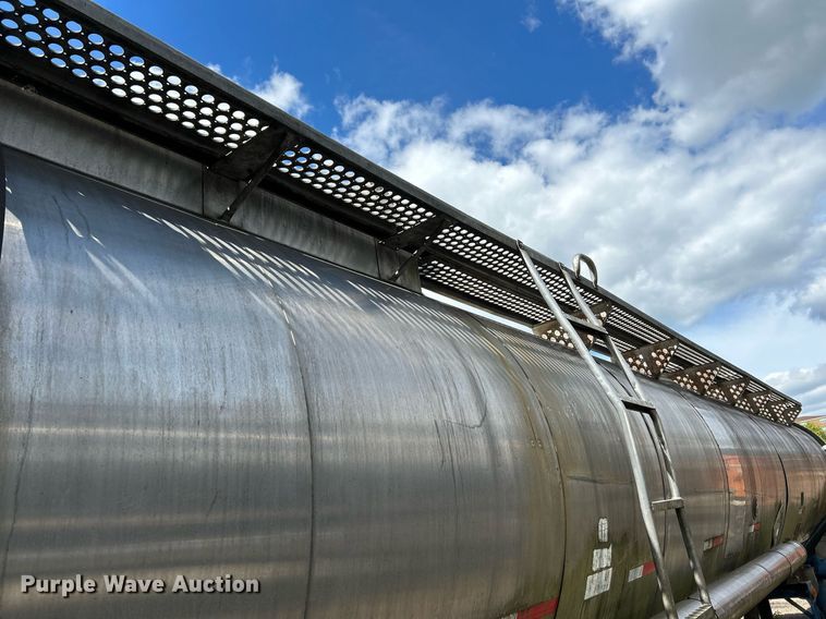 image for item NQ9834 1978 Heil  tank trailer