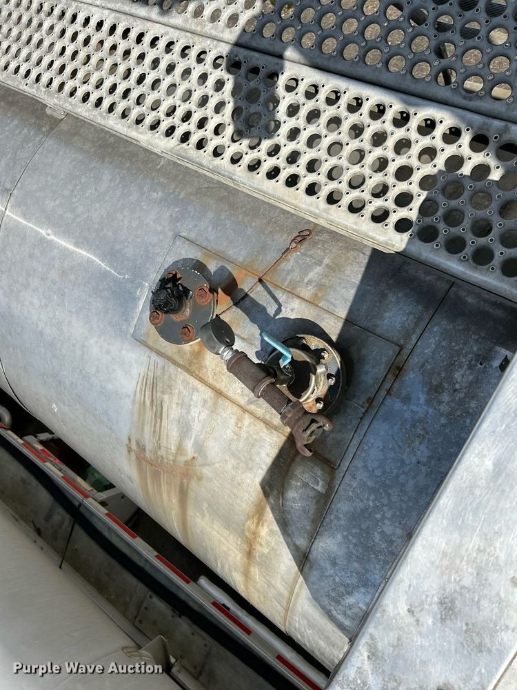 image for item NQ9834 1978 Heil  tank trailer