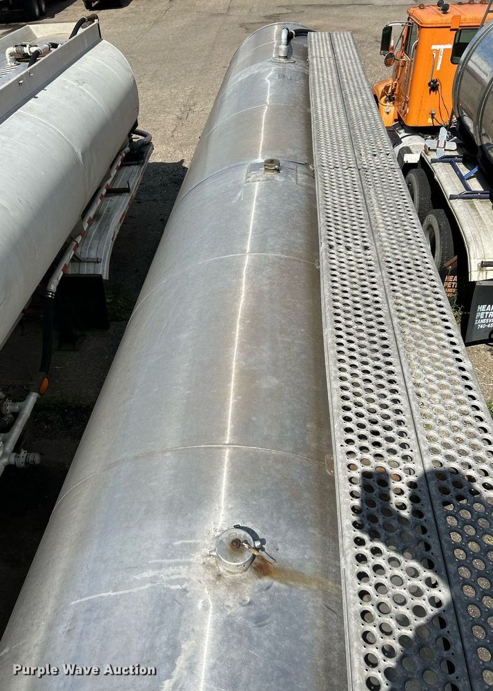 image for item NQ9834 1978 Heil  tank trailer