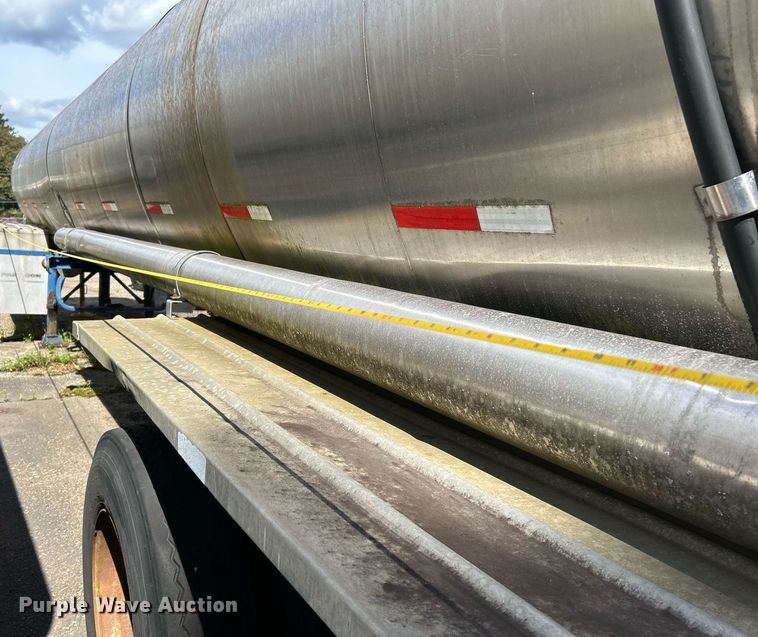 image for item NQ9834 1978 Heil  tank trailer