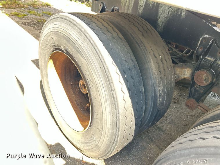 image for item NQ9834 1978 Heil  tank trailer