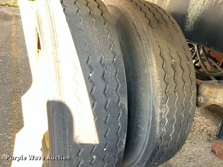 image for item NQ9834 1978 Heil  tank trailer