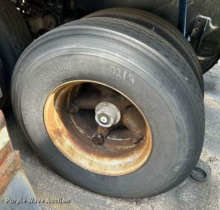 image for item NQ9834 1978 Heil  tank trailer