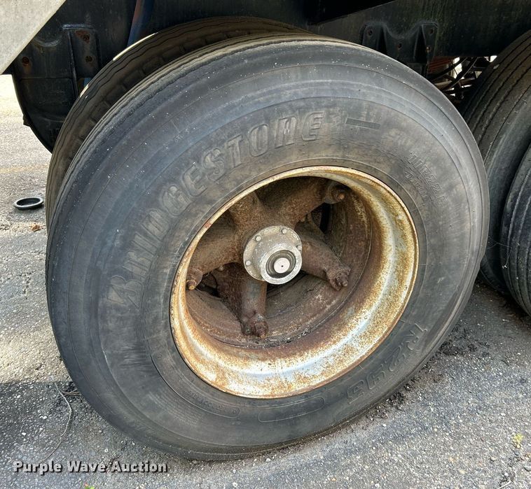 image for item NQ9834 1978 Heil  tank trailer