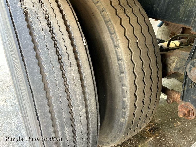 image for item NQ9834 1978 Heil  tank trailer