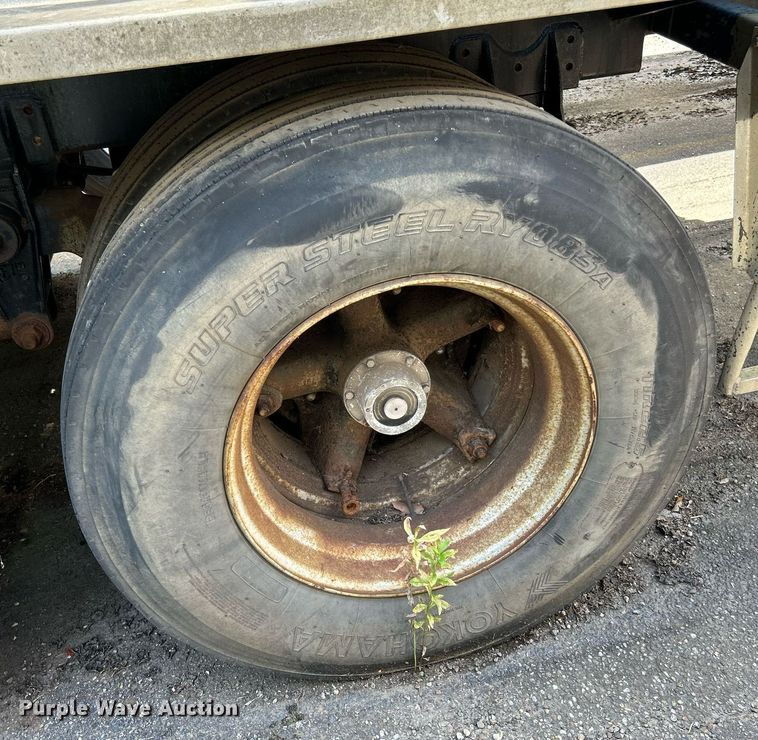 image for item NQ9834 1978 Heil  tank trailer