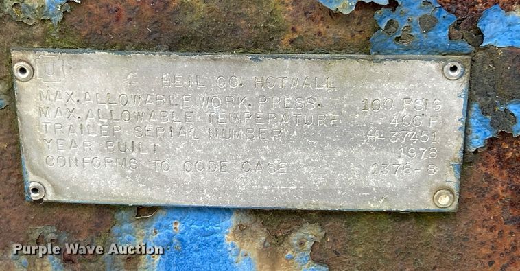 image for item NQ9834 1978 Heil  tank trailer