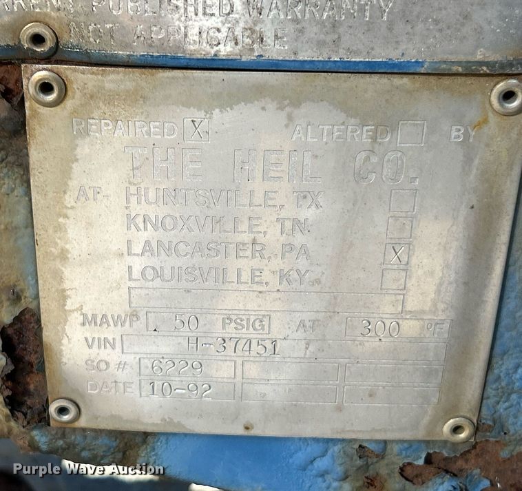 image for item NQ9834 1978 Heil  tank trailer