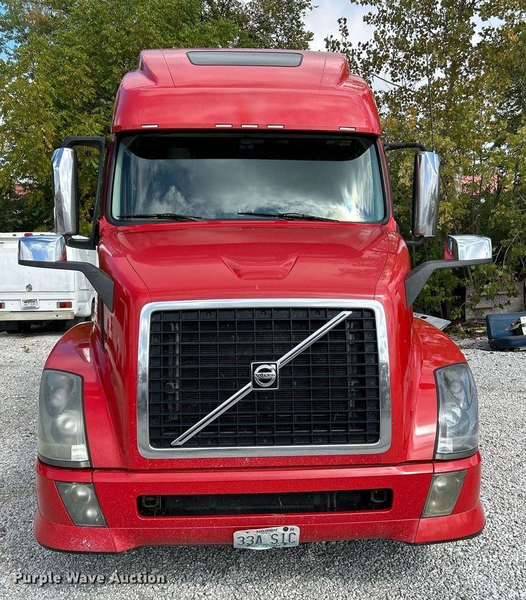 image for item NQ9863 2015 Volvo VNL  semi truck