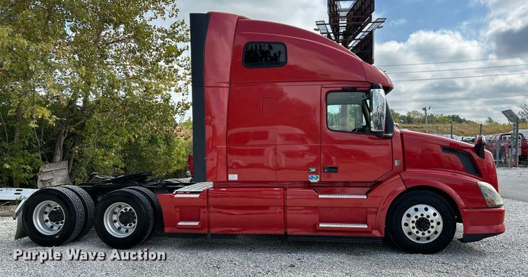 image for item NQ9863 2015 Volvo VNL  semi truck