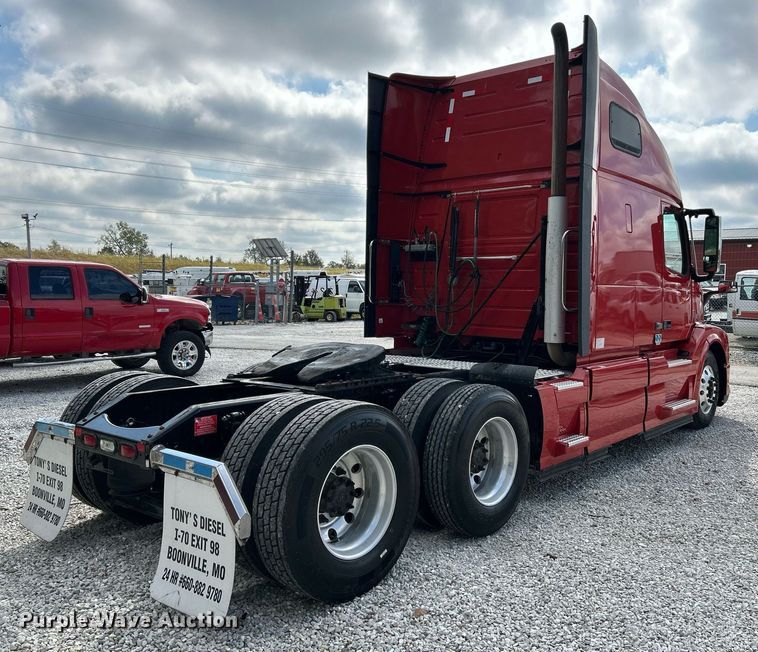 image for item NQ9863 2015 Volvo VNL  semi truck