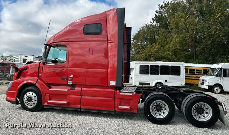 image for item NQ9863 2015 Volvo VNL  semi truck