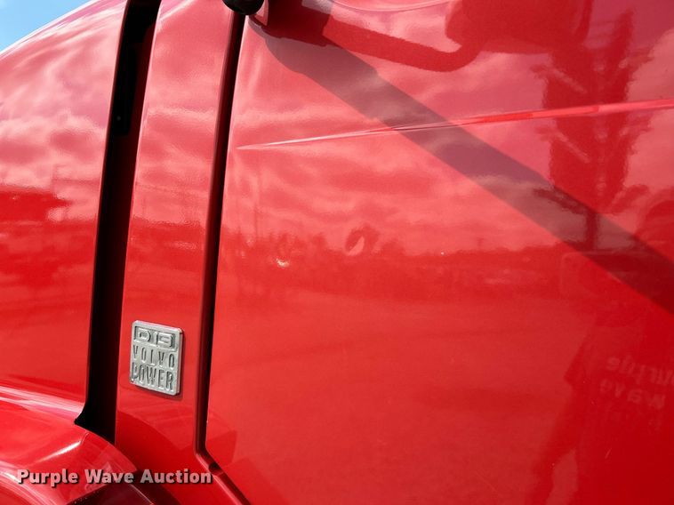 image for item NQ9863 2015 Volvo VNL  semi truck