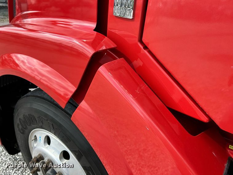 image for item NQ9863 2015 Volvo VNL  semi truck