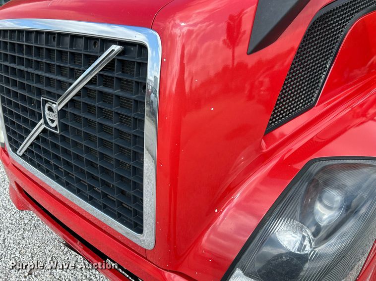 image for item NQ9863 2015 Volvo VNL  semi truck