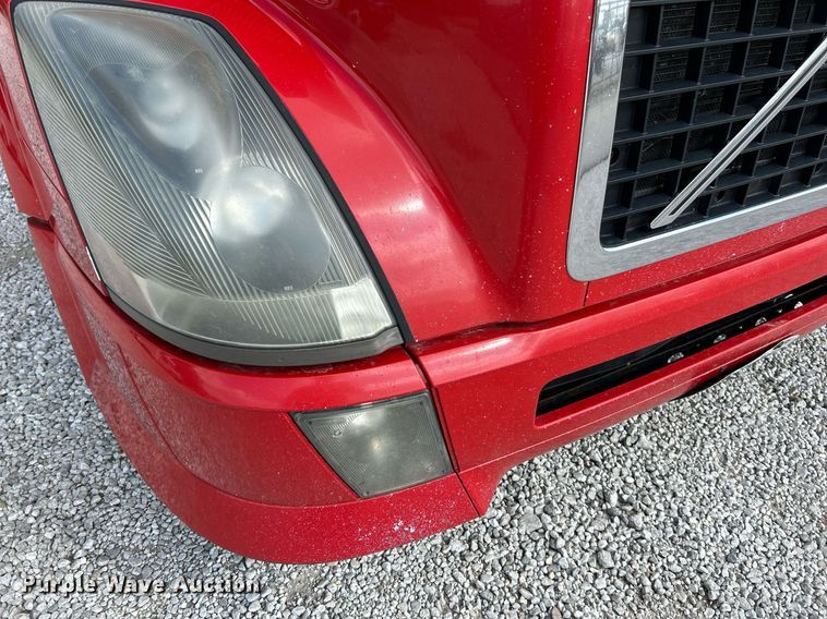 image for item NQ9863 2015 Volvo VNL  semi truck