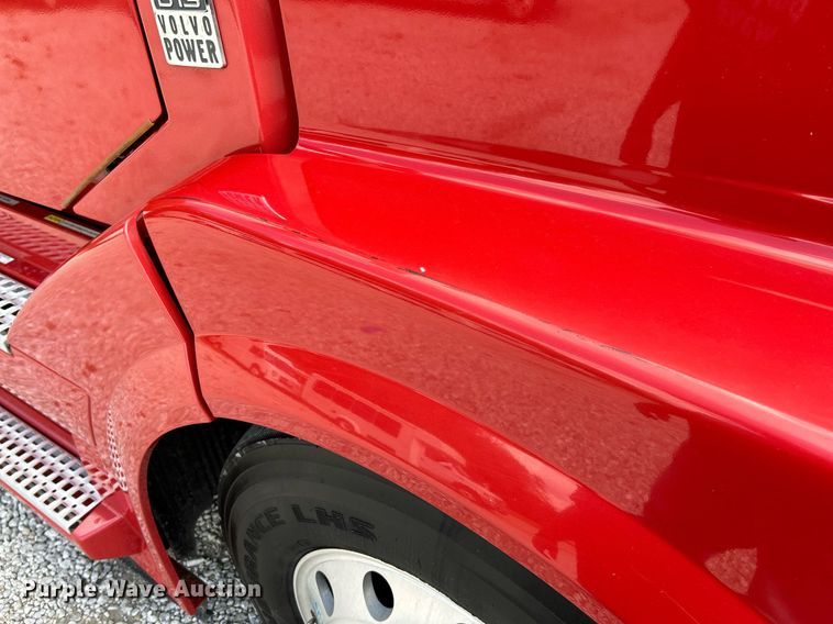 image for item NQ9863 2015 Volvo VNL  semi truck