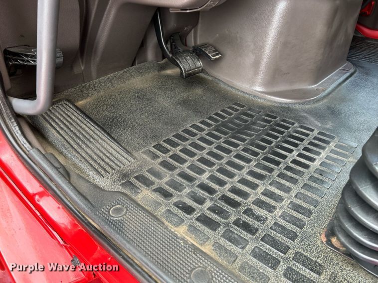 image for item NQ9863 2015 Volvo VNL  semi truck