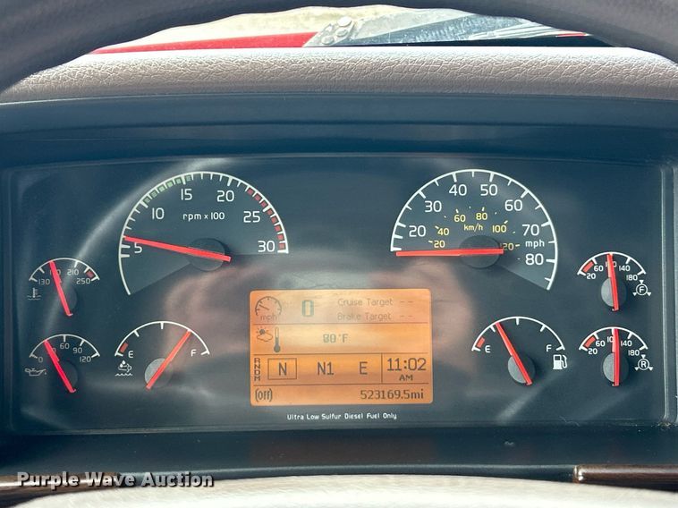 image for item NQ9863 2015 Volvo VNL  semi truck